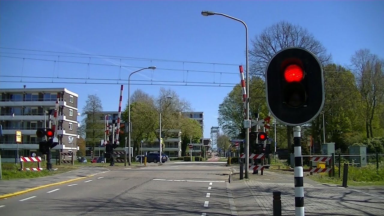 Spoorwegovergang Waddinxveen // Dutch railroad crossing