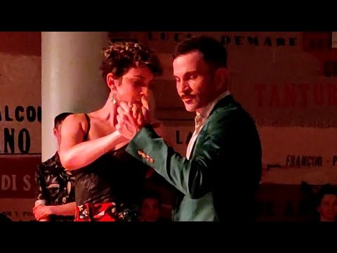 Rocío Lequio y Bruno Tombari. Los 33 orientales (Di Sarli) Milonga el Motivo 24oct22 (2/4)