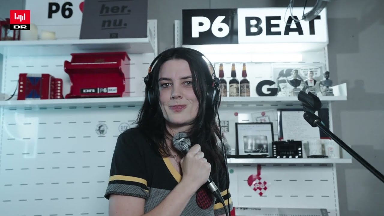 Wolf Alice - Leann Against The Wall