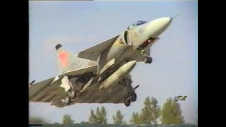 Saab JA-37 Viggen bemutató repülése Pápán.