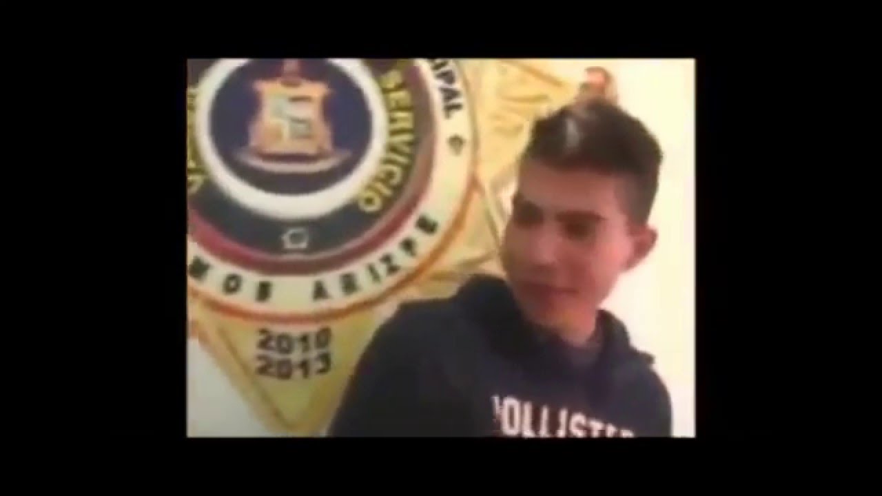 Gente graciosa detenida y entrevistada para la television