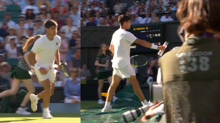 Carlos Alcaraz grab water bottle and helped ill  fan on Wimbledon live match won everyone heart