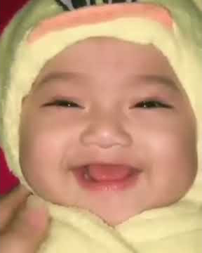 Story WhatsApp Bayi imut dan lucu...