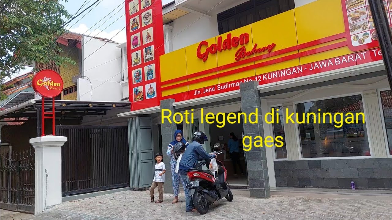 Tiap ke kuningan pasti mampir ke toko roti GOLDEN, rasa nya enak sama ...