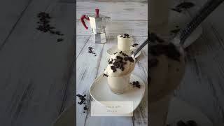 Crema di caff all'acqua con caff liquido, senza panna e con solo tre  ingredienti