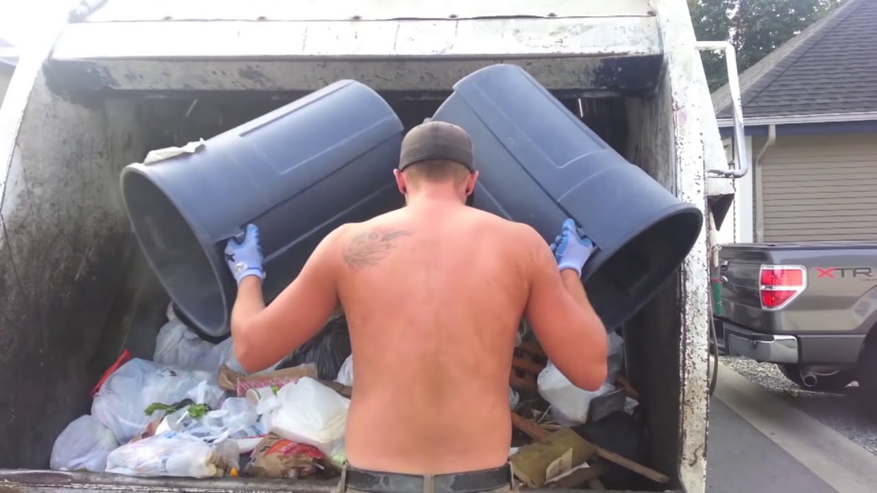 Surrey's Strongest Part 1: Adam AM Kelly Manual Garbage Collection Action (Deolia Waste Solutions)