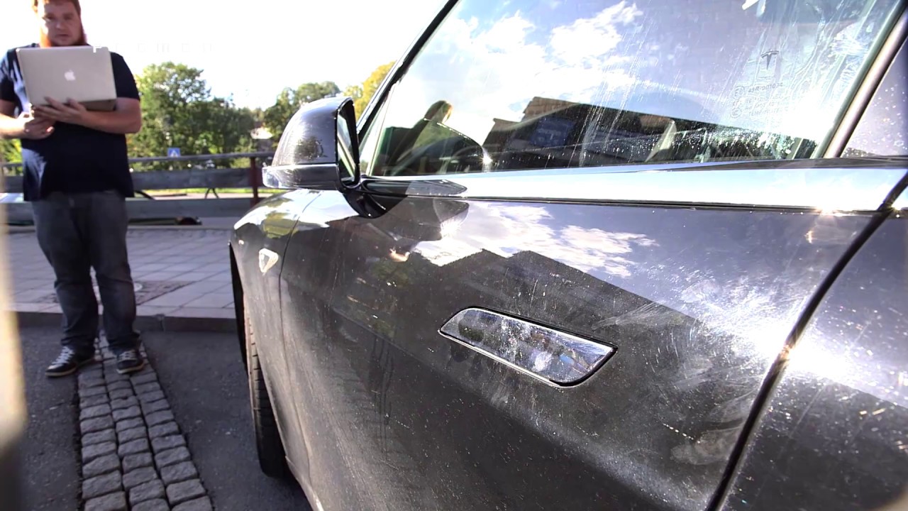 Thief Uses Smartphone To Steal A Tesla From Mall Parking Lot