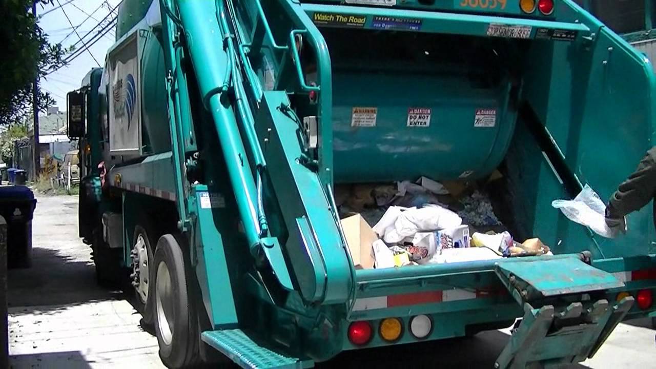City of LA Bureau of Sanitation Peterbilt New way RL on Recycling