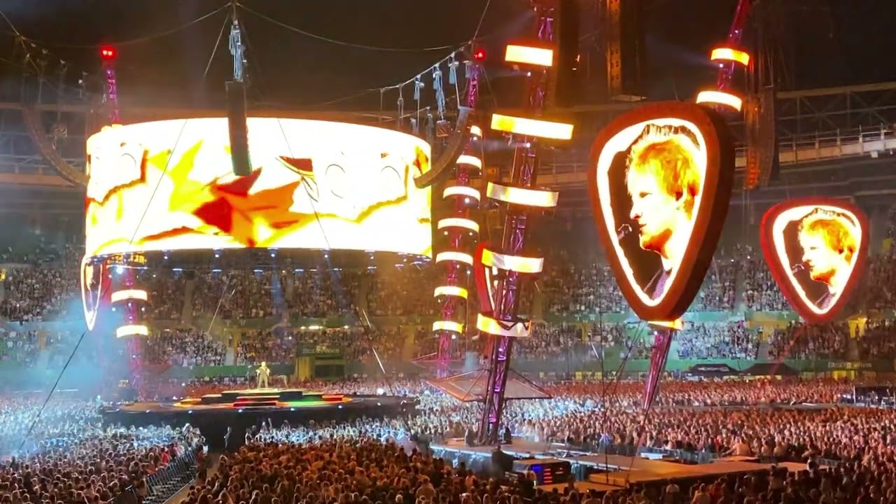 ed-sheeran-castle-on-the-hill-wien-2-9-2022-youtube