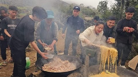 Tung chảo đón Phạm Dũng và anh em đến Hoang mạc đá mở đại tiệc. Nguyễn Tất Thắng
