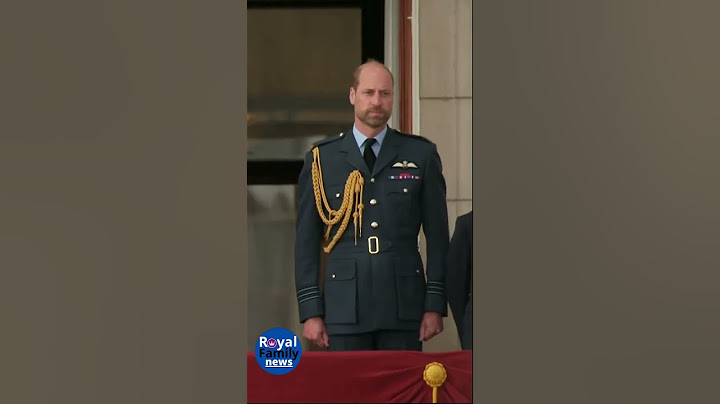 Prince William Royals Family Watches VE Day Flypast from Buckingham Palace Balcony