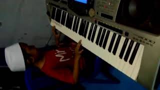 Anak kecil main elekton Alwan 2011              farhan music