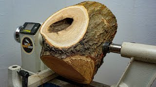 Woodturning a GreenEyed Bowl