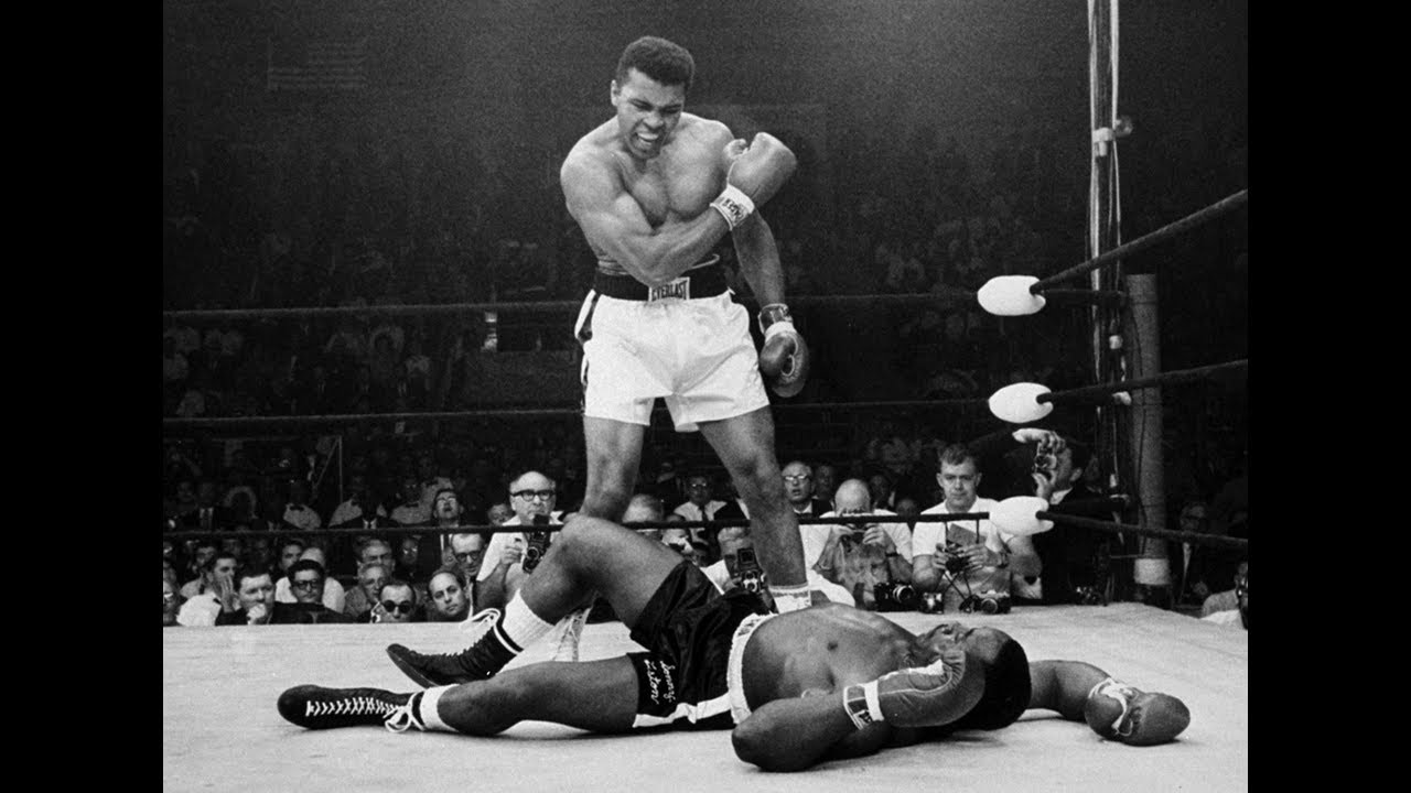 Muhammad Ali vs Sonny Liston II - The Phantom Punch - YouTube