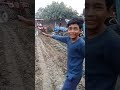 इस वीडियो में देसी ट्रैक्टर का शानदार ऑफ-रोड स्टंट दिखाया गया है। मजेदार और धमाकेदार tractor stunt