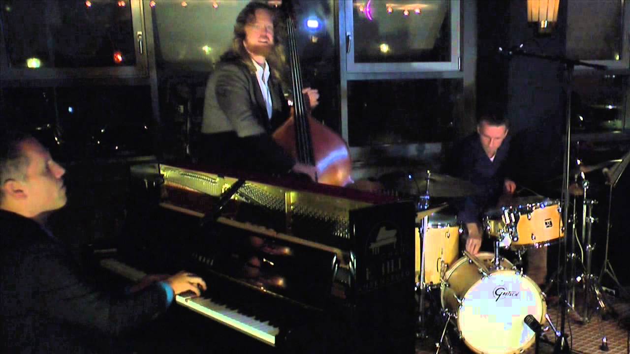 在 YouTube 上观看 I never said I would be leaving - Tino Derado