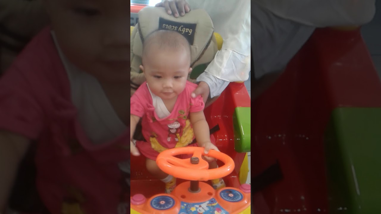 dede tiara imut yg baru pertama naik mainan - YouTube