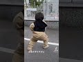 噴水ショーでいきなり踊り出したw #Shorts #2歳