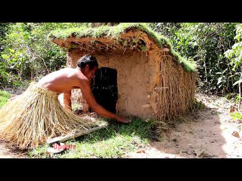 Bangun Rumah Hijau Dengan Atap Rumput Di Hutan Sangat Dalam Dengan Alat Kuno | Kino Dc