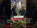 سائحة أجنبيه تشوي الذرة وسط أجواء خان الخليلي الشعبية