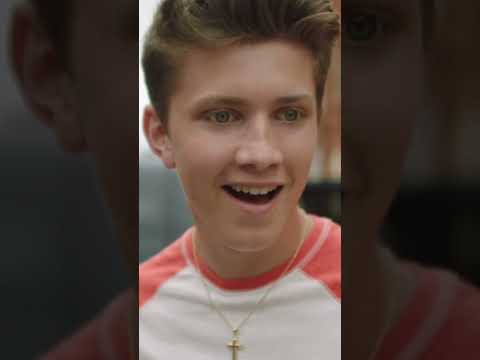 Необычная девочка вернула собаку к жизни! #фильмы #обзор #shorts