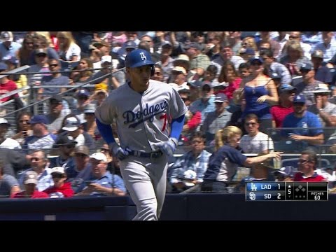 LAD@SD: Guerrero homers for the Dodgers' first run