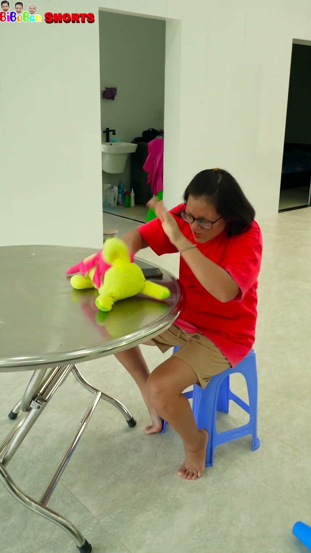 BiBoBen Shorts | Cat and a glass of water ?