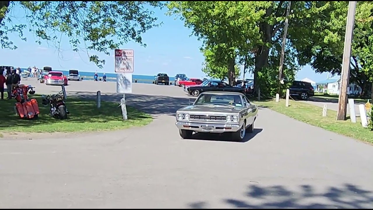 Mopar leaving Olcott Beach car show