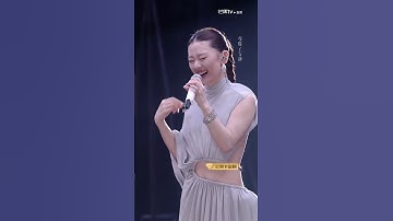Thumbnail of EP13歌王之战#单依纯 《有趣》将柔软与锋利并置 轻描淡写间藏着凌厉锋芒 她用冷静而坚定的表达 在这场巅峰对决里冲出独有气质 #歌手2025 #singer2025 #mangotv
