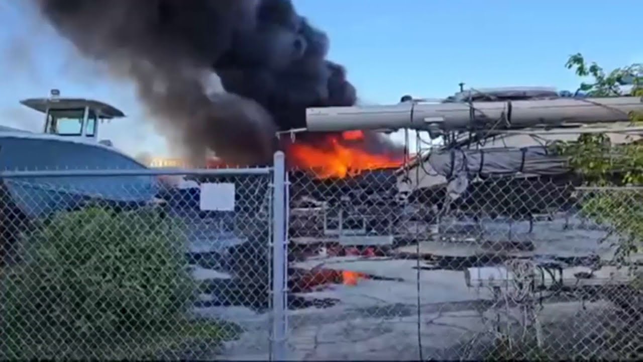 Witness shares video of boat fire after explosion in Broward - YouTube