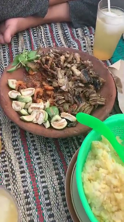 Awan-awan mangan sego jagung lawo lalapan sambel terong   welut