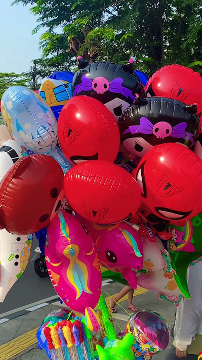 Jajan balon dino ijo yang menggemaskan di alun alun
