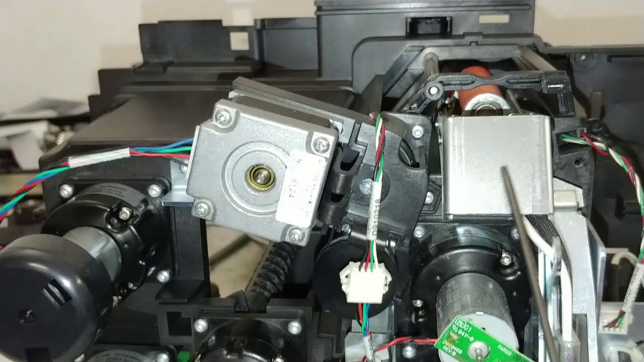 Removing a stuck film cassette in an HID Fargo HDP5000, HPDii, HDPii Plus or HDP5600