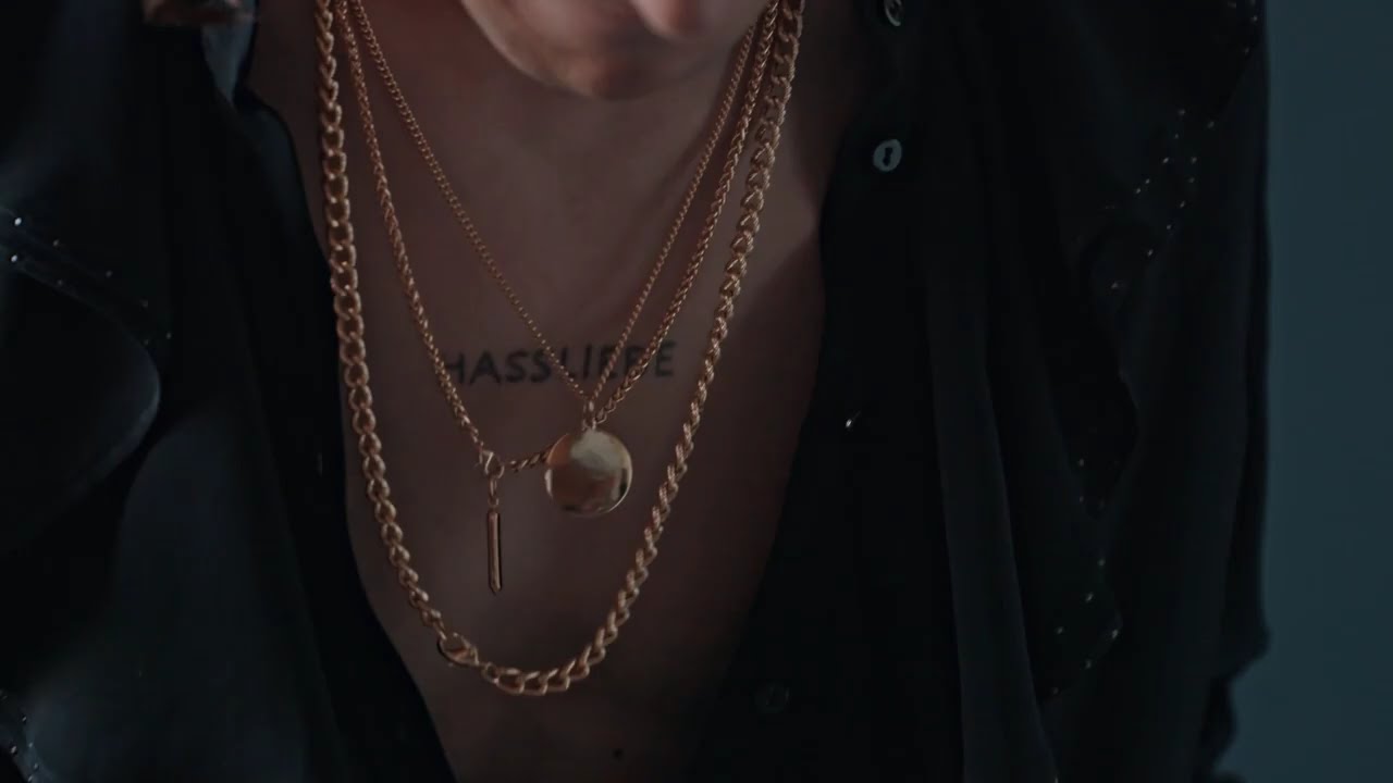 Bold yet refined — our jewelry speaks in glimmers and whispers. Made to turn heads and hold hearts.