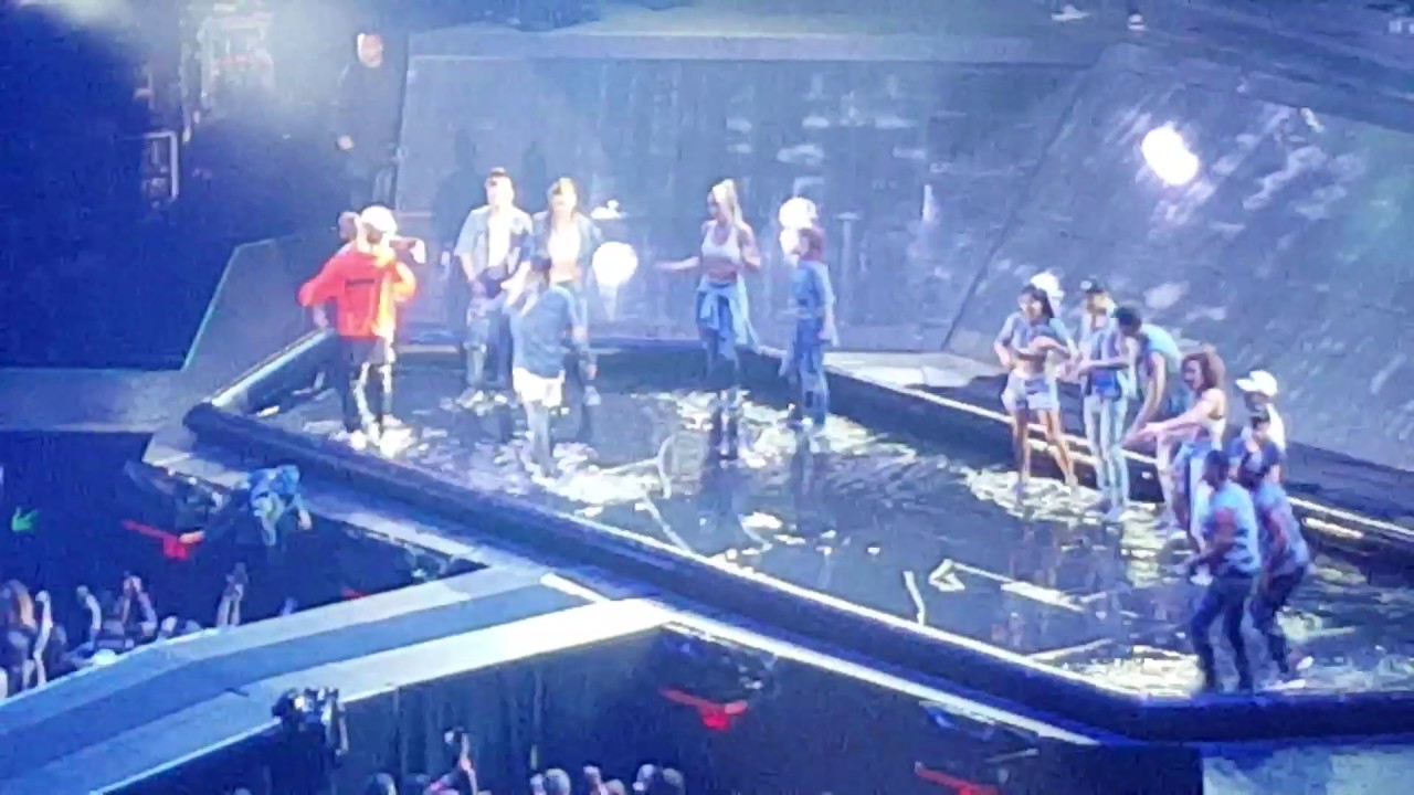 Justin Bieber Sorry live