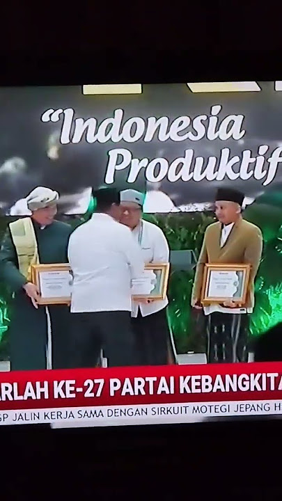 Abuya KH M Muhyiddin Abdul Qodir Al Manafi MA pemberian penghargaan pesantren transformatif Presiden
