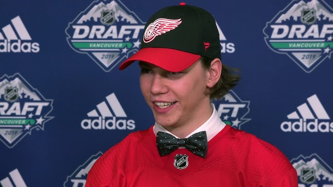 René Bugner on X: Just priceless. 😮😂 The stunned reaction of some Red  Wings fans at the NHL Draft in Vancouver after Detroit selected German  Defender Moritz Seider with the sixth overall