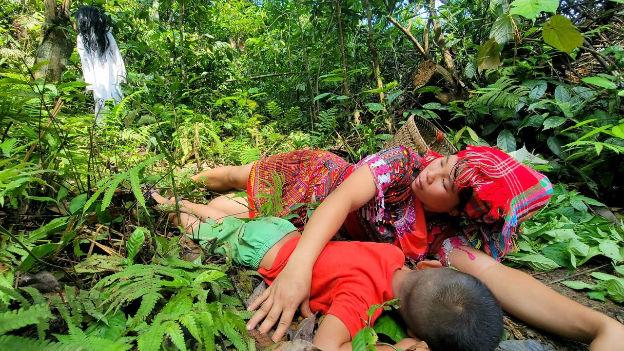 Single mother in danger in the forest - Harvesting wild green ...