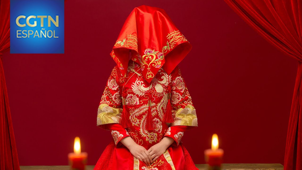 Los vestidos de novia tradicionales se convierten en la nueva tendencia en  las bodas - YouTube