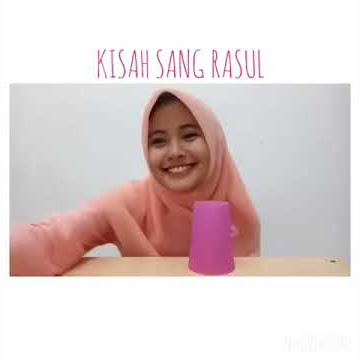 Unik bernyanyi dan bermain musik dengan gelas plastik
