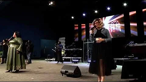 Kathy Taylor (God Is With Us) Medley