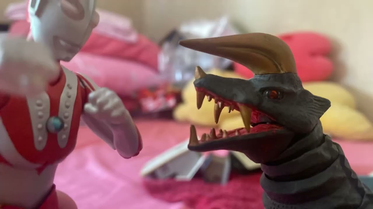 episode 4 ultraman jack and zoffy vs black king and twin tail. tokyo destroyed.