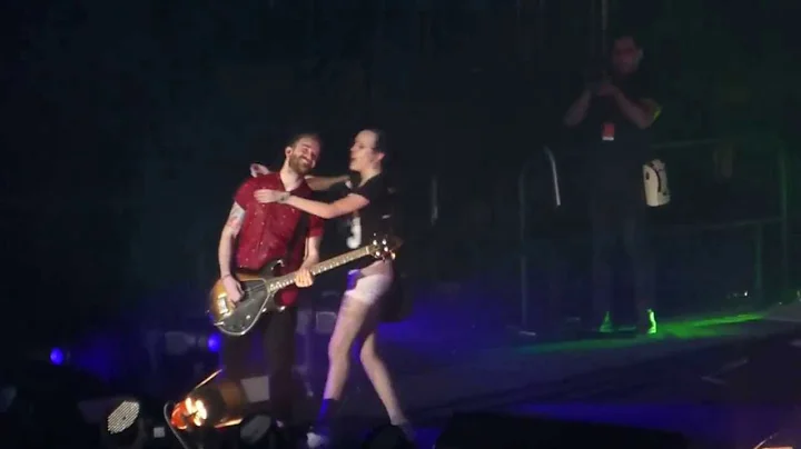 Paramore - Misery Business with fan Amber Webb
