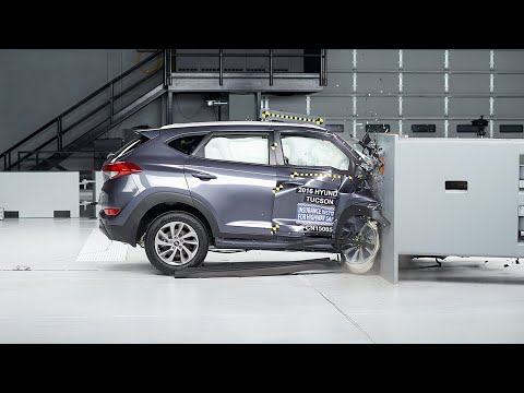 2016 Hyundai Tucson passenger-side small overlap IIHS crash test