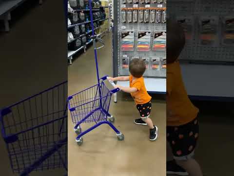 Video Lần đầu Antonio thấy cái xe đẩy hàng ở siêu thị ảnh... - youtube