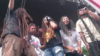 Download Lagu Keren bangeet Gangstarasta ft Dellu uyee, resha stromp, hio \u0026 Bayu roots (LIVE MARIBERDANSKA 2016) MP3