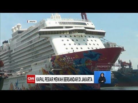 Kapal Pesiar Mewah Bersandar di Jakarta