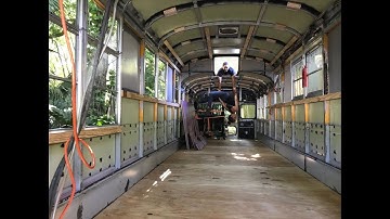 EPISODE 17 : MORTAL COMBAT - WATERSLIDE vs SUBFLOOR / Zoe & Carlos bus conversion