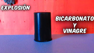 ¿Cómo se hace una gran explosión con bicarbonato y vinagre?