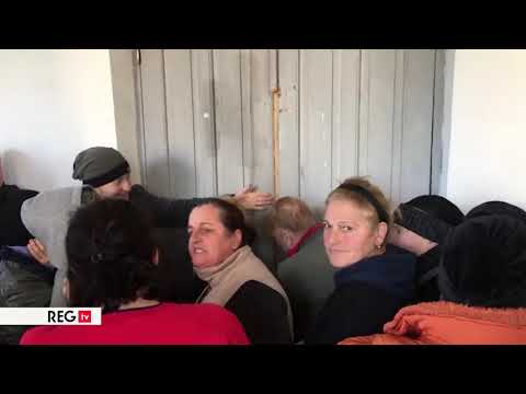 ფოთში მერიის შენობაში ადგილობრივები შეიჭრნენ და მეორადი ტანსაცმლის ფუთები დაიტაცეს